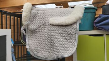 Gr. XL Mattes Dressursatteldecke weiß mit Fullfell, Mattes Dressur, Katrin , Dressage Pads, Tornesch 