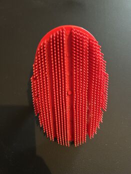 Striegel von Reiter Truhe, rot, neu