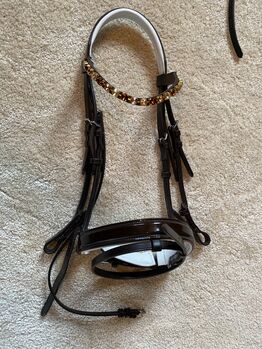 Auffallende Trense mit Lack, weiß unterlegt, rundgenäht, Frész , Bridles & Headstalls, Halfing