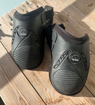 Streichkappen, Felix Bühler , Celine, Tendon Boots, Drensteinfurt