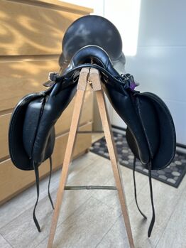 STÜBBEN Dressursattel Virginia 17,5" schwarz mit Lack & Strass STÜBBEN Virginia