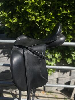 Stübben Euphoria 17,5 Zoll 31KW, Stübben Euphoria, Coco Christ, Dressage Saddle, Holzappel
