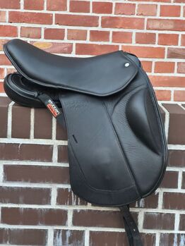 Stübben REV Sattel 17,5” – Dressur + Springen, Stübben REV Sattel, Emma Jerokowski, Dressursattel, Munster