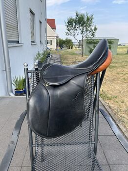 Stübben Romanus Springsattel 17" schwarz Stübben Romanus