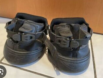 Suche Turf King Hufschuhe Gr. 5 mit Schnallen vorne, Krämer Turf king, Irene, Hufbeschlag, Emskirchen