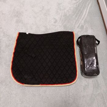 Schwarze Schabracke mit Bandagen Warmblut Dressur WB DR rot-gelbe Umrahmung, Nicole , Dressage Pads, Norderstedt