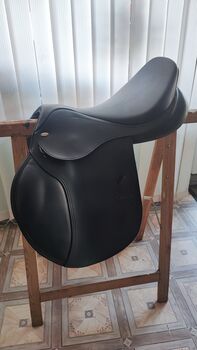 Tekna springsattel schwarz 17/17,5 Zoll neues Model, Tekna , Jassi , Jumping Saddle, Zossen 