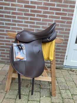 Tekna S-Line Icelandic 17 inch BRUIN Nieuwstraat, Tekna S-Line Icelandic , Sylvie Robben, Icelandic Saddle, Moergestel 