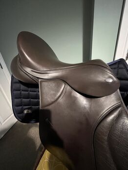 Thorowgood T8 GP saddle 17” Great condition Thorowgood T8