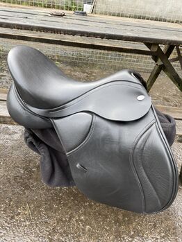 Thorowgood T8 high wither black 17.5 saddle, Thorowgood T8, Nadia Thomas , All Purpose Saddle, Swansea 