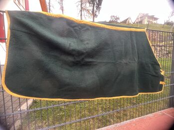 Turnier Woll-Abschwitz-/Paradedecke, dunkelgrün, 135 cm, m. Elastikgurte Woll-Abschwitz/Paradedecke