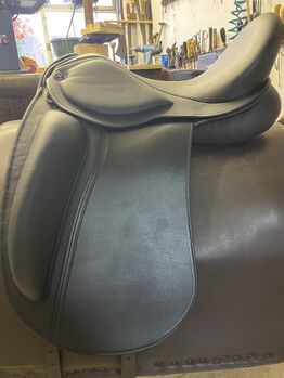 Top quality brand new dressage saddle made in Walsall, Mono flap dressage, Sonia smith, Dressage Saddle, Walsall