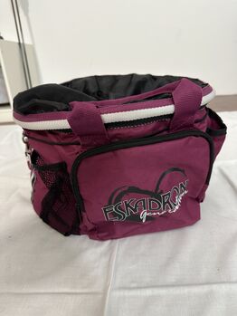 Putztasche Eskadron Beerenton, Eskadron  Putztasche Eskadron , Eva, Czyszczenie konia, Dallgow-Döberitz