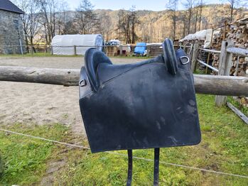 spanischer lederbaum Sattel, unbekannt  unbekannt, Astrid Zaminer , Other Saddle, Feldkirchen in Kärnten 