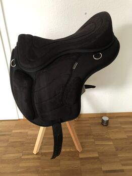 Wanderreitsattel Showmaster Freemax Light, 17,5“, schwarz, Schowmaster Freemax Light , Andrea Brix, Treeless Saddle, Ratingen