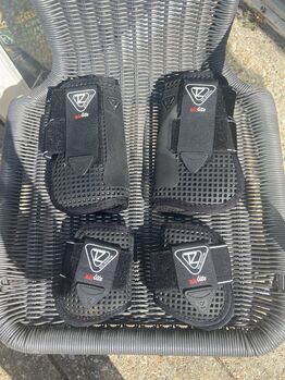 Tri zone Tendon and Fetlock boots, Equilibrium  Tri zone , Laura Field , Gamaschen, Rude