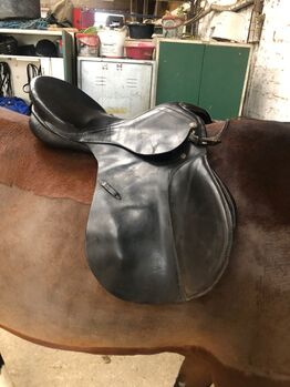 Ubo Springsattel schwarz 17 Zoll, UBO Springsattel , Carolin, Jumping Saddle, Frankfurt 