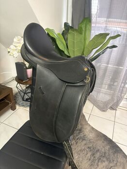 Ucha Dressursattel / 17 Zoll Ucha 