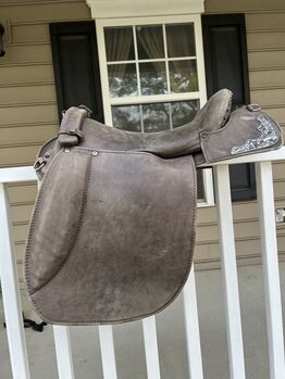 Unique saddle, Nicole , Other Saddle, Chesapeake 