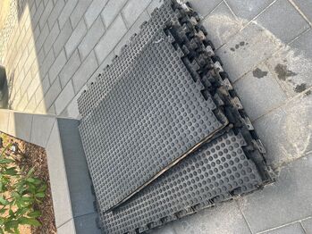 Boxenmatten gebraucht - 7 mal 1x1m und 3 mal 90x60 cm, Rike, Stabilne maty, Teltow