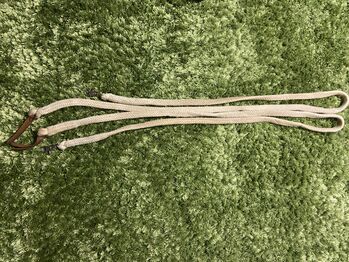 Verschiedenes Reitzubehör, z.B. Knotenhalfter mit Zügel , neu , für gebissloses reiten Keine Angabe