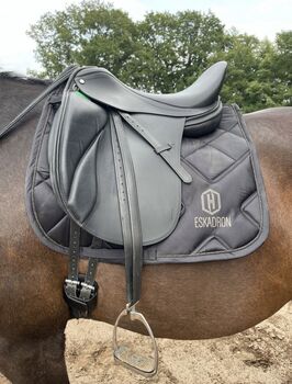 Velicea Dressursattel – Modell Basic – 18 Zoll – fast neu, Velicea  Basic, Franziska Anders, Girths & Cinches, Ganderkesee