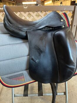 Verhan Odyssey Dressage Saddle, 17" deep seat, wool-flocked, Verhan  Odyssey, Wiebke, Dressage Saddle, Grosse Pointe