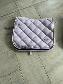 Ich verkaufe eine Flieder Felix Bühler Schabracke Felix Bühler