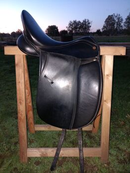 Verkaufe geliebten Dressursattel wegen Neuanschaffung/17 Zoll, Ivr Jc Collection, Lara Burdach , Dressage Saddle, Falkensee