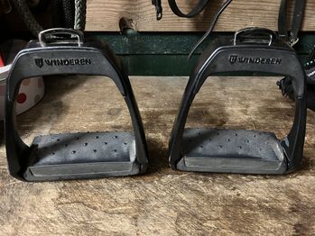 Verkaufe gebrauchte Winderen Steigbügel Nero in schwarz/ anthrazit Winderen Nero