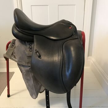 Versatile dressage saddle for short backed horses, Whitaker Harrogate, Stephanie Butscheck, Dressage Saddle, Nottingham