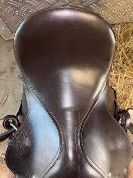 Vielseitigkeitssattel, auch fürs Holzpferd