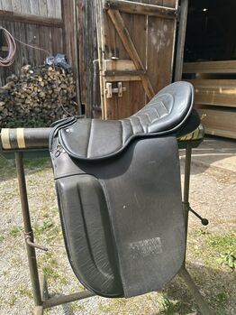 Wembley International Dressage Saddle 18” – Excellent Condition Wembley International 