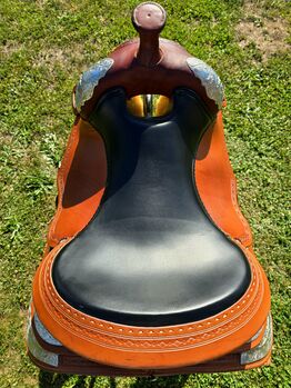 Westernsattel Show-Sattel – High Horse Saddle Handmade by Stefan Luchmann – neuwertig! High Horse Saddle Custom Made