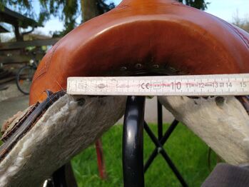 Westernsattel extra kurz und breit