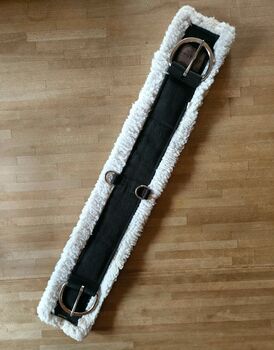 Western Sattelgurt mit Fell 30'', WI - Western Imports, Sabine, Sattelgurte, Börtlingen