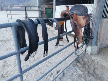 Westernsattel mit Bauchgurt (3 verschieden, kann man auch separat kaufen für je 90 CHF), Jinx Guido, Sonstiger Sattel, Altdorf