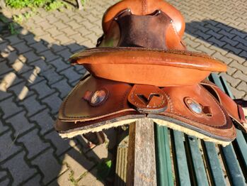 Westernsattel Braun schmal kurz