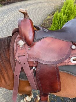 Westernsattel Deuber "antik" Short Model - aufgarbeitet für im Arabertyp stehende Pferde Deuber & Partner Model Holzbaumsattel NP 3.900 € Reiner / Allrounder Westernsattel extra kurzes Model