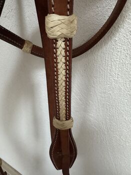 Westerntrense mit Rohhautverzierung