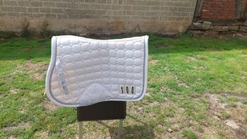 Weisse turnier schabracke, Felix Bühler , Nicola , Dressage Pads, Leese