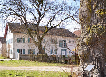 Denkmalprämierstes Jurahaus mit Pferdehof und erstklassiger Reithalle