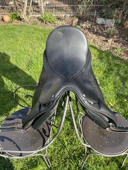 Wintec Isabell Werth Dressursattel 17,5“ + gratis Steigbügel und -riemen Wintec Isabell Werth