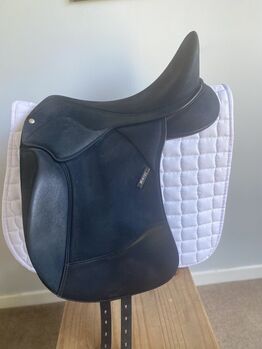 Wintec Pro Dresage saddle with Cair, Wintec Pro  Wintec , Gabriella Blake , Dressage Saddle, Wolverhampton 