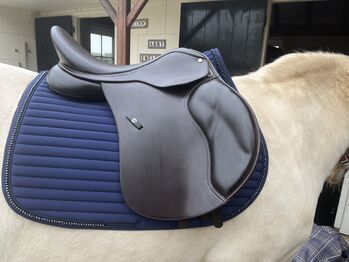 Wintec saddle 17 inch Wintec 