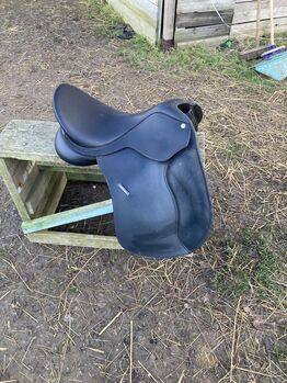 Wintec straight cut cair 17inch saddle, Wintec, Lucy Beamish, All Purpose Saddle, Manningtree