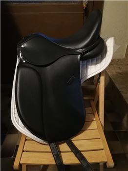 Sattel 17 '' Loesdau, Loesdau , Kathrin Möller , Dressage Saddle, Melle