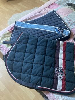 Schabracken verschiedene, Spooks, Eskadron, HKM Spring und Dressurschabracke , Katja Ringe, Dressage Pads, Emmerthal 