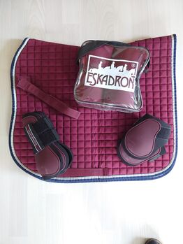 Dunkelrotes Pony-Set, Eskadron + Showmaster, Janina Beilfuß, Czapraki, Ahrensbök