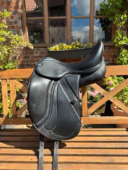 Neuwertiger Jorge Canaves Belgrano Dressursattel Monoblatt, Jorge Canaves Belgrano Dressursattel Monoblatt, Sina Fürstenberg, Dressage Saddle, Braunschweig